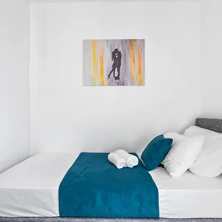 Gorgeous In Nyaraló Srima