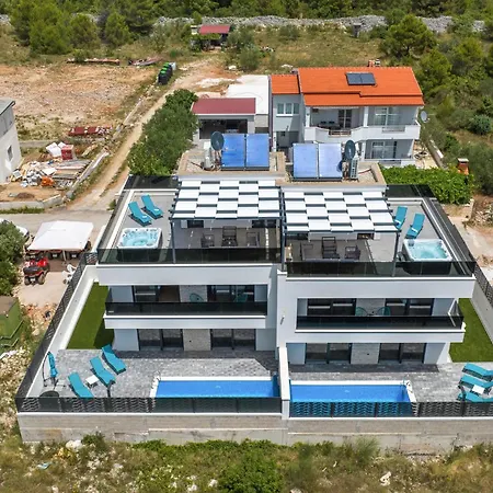 Front In Srima