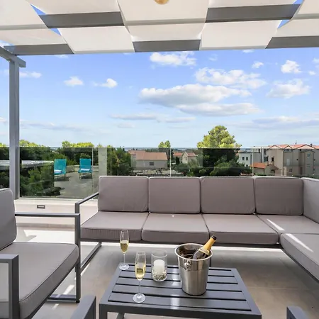 Nyaraló Gorgeous In Srima