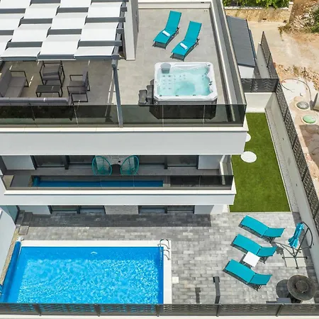 Front In Дом отдыха